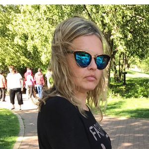 Meet your Posher, Lina